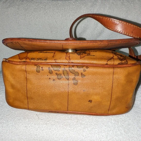 Alviero Martini Leather Map United States Featured!! Crossbody Bag. - Picture 8 of 15